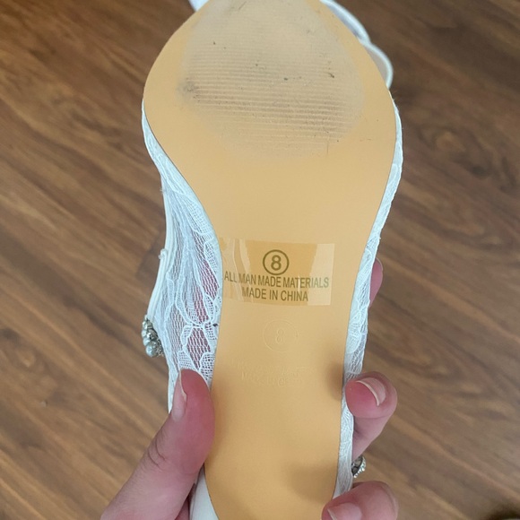 Lulus white pointed toe heels - Picture 2 of 3